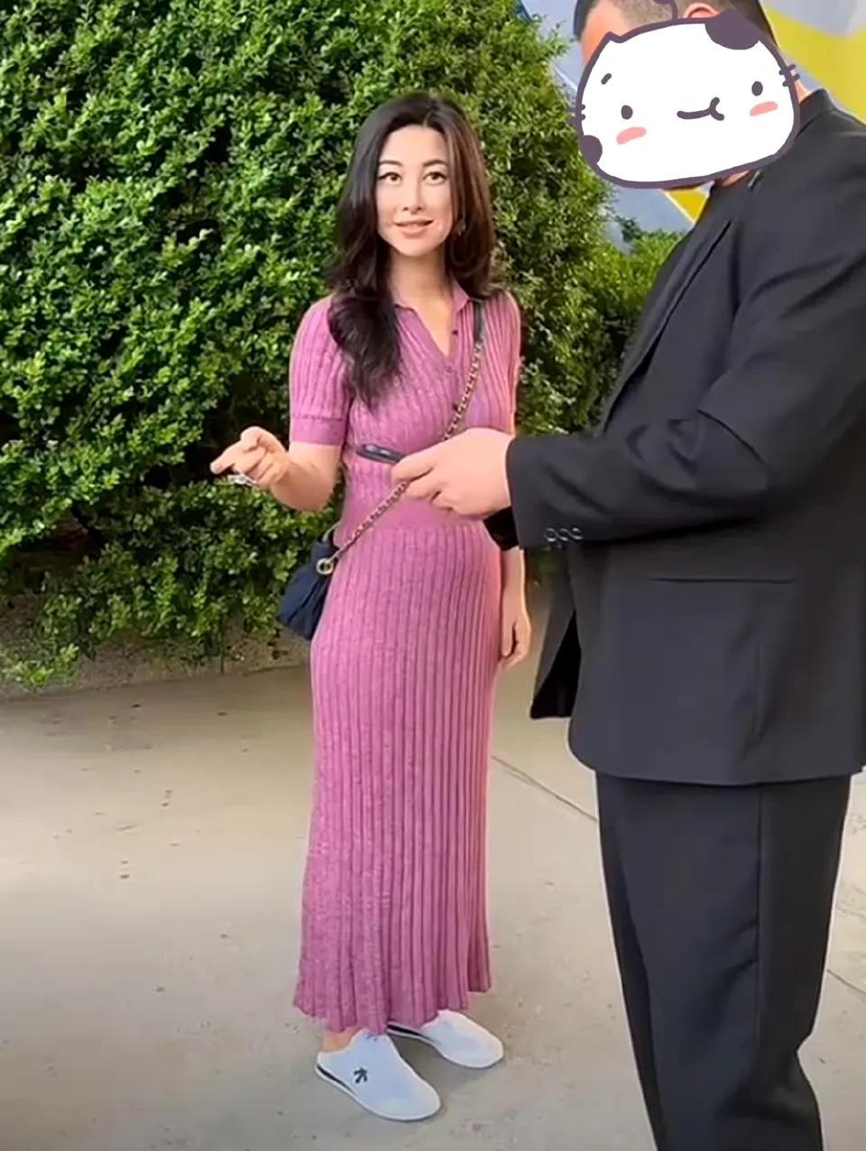 偶遇朱珠真实的身材，普通人真没必要身材焦虑……
所以，什么叫做真实？
或许，这才