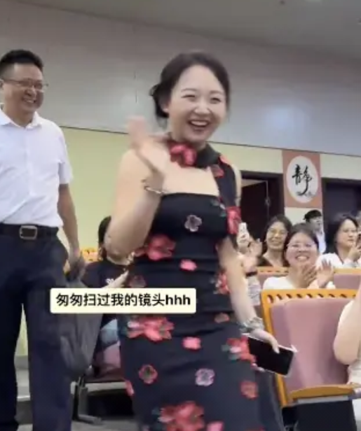 李嘉琦回母校重庆大学开讲座，分享自己的奋斗历程。

有网友觉得这很离谱，李嘉琦干