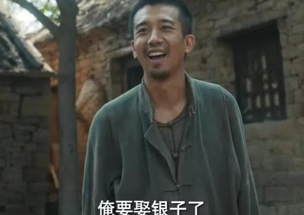 《生万物》第26集预告:
铁头他娘觉得比起娶傻挑，还是娶银子强，铁头这边正高兴呢