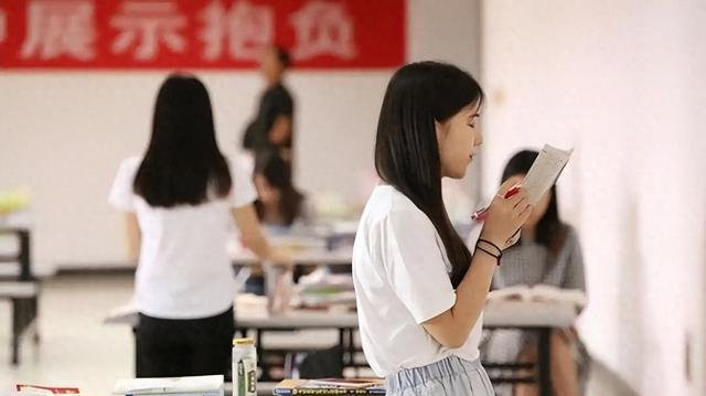 2025考研复试时间全国统一，考生来不及喜悦，就迎来个“坏消息”