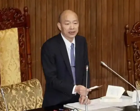 国民党台北市党部主委遭羁押，韩国瑜夜发感慨：黑暗笼罩之时

罢免风波愈演愈烈！检