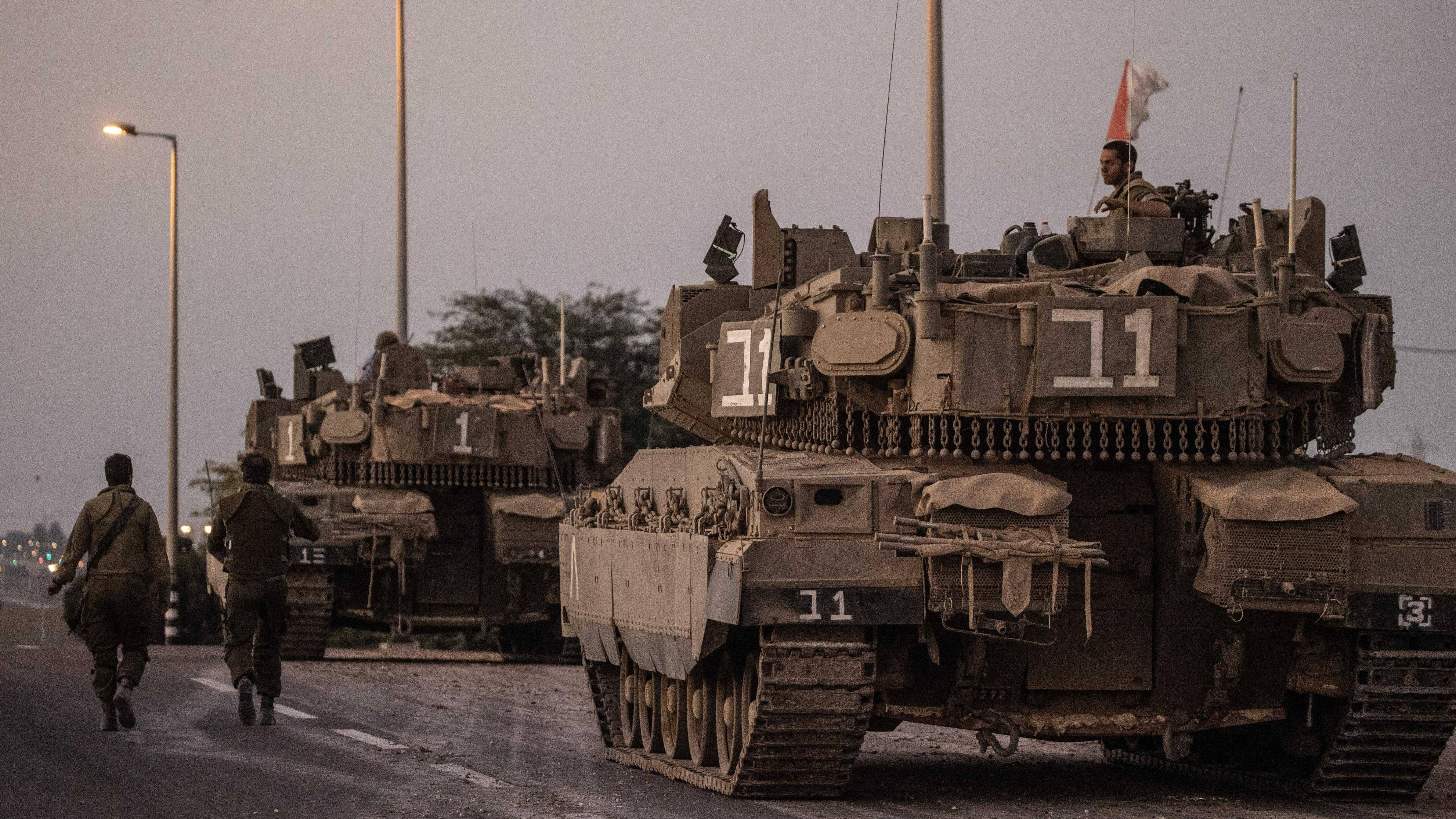 一群人缴枪投降，以色列还没解决掉伊朗，又迎来更危险敌人