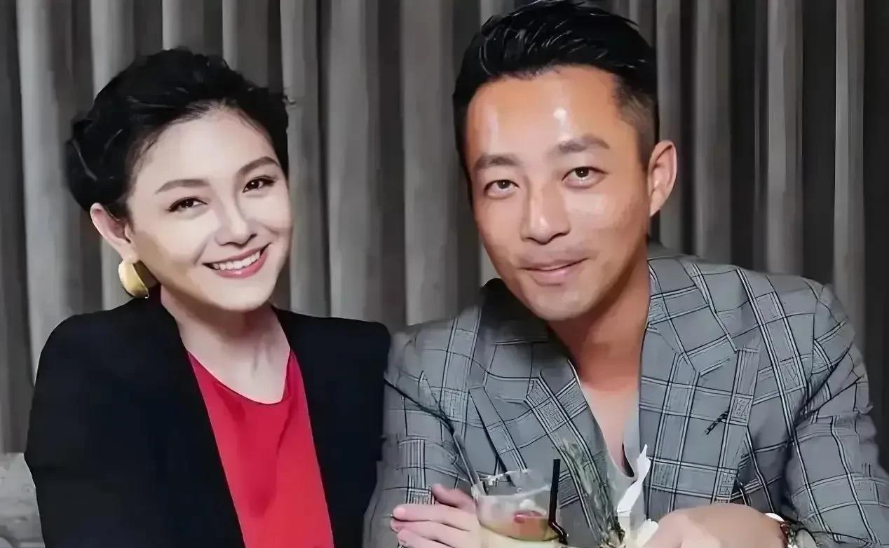 汪小菲童年，妈妈就不在身边，少年给踢到外国留学，他其实是特别想要一个亲人陪着，可