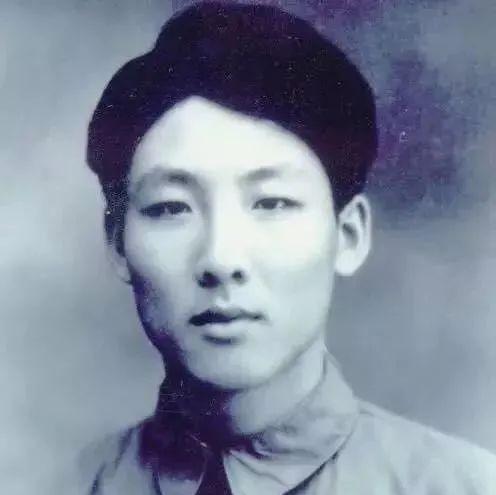 1950年元宵节，哈工大预科班学生孙家栋发现食堂有红烧肉，一时嘴馋的他，决定吃了