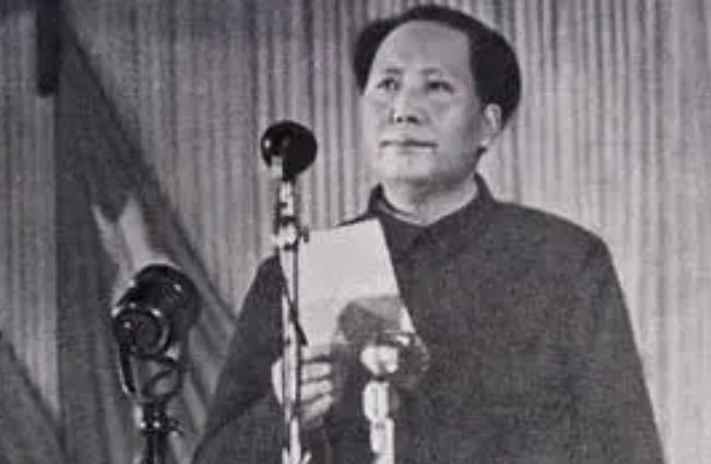 1945年，37岁的薄一波当候补中委被人质疑，毛主席：那就当正式的
“1945年