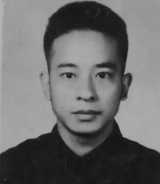 1948年，地下党罗广斌在秘密展开工作时，却在家中突然被捕，出卖他的不是别人，正