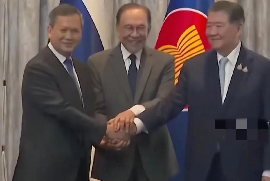 泰国和柬埔寨在马来西亚的调解下，握手言和，虽然双方都极不愿意，但是也不想扩大战争