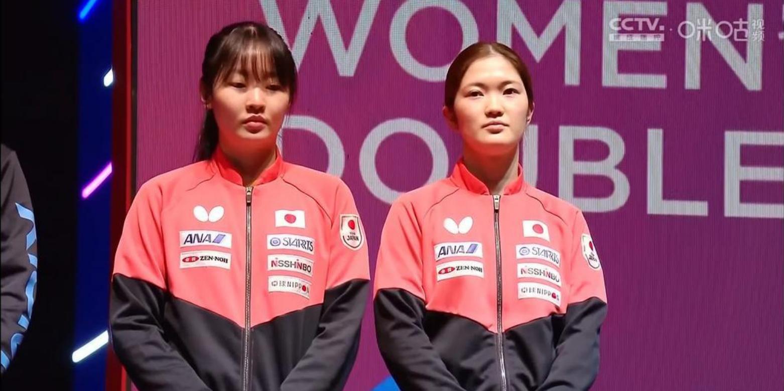 多哈世乒赛女双颁奖典礼上，张本美和放下刘海后，气质判若两人，多了几分稳重。

