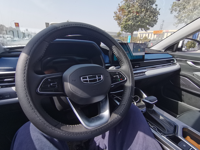 四代帝豪车机终于能用第三方软件
我的四代帝豪终于能用carplay和高德地图了，