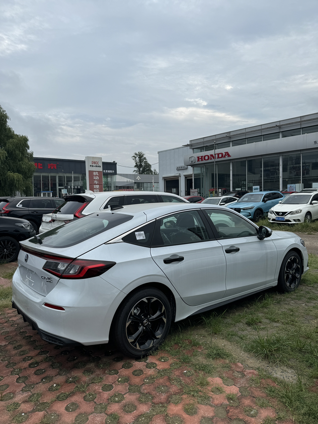 十一代思域混动极控板
今年突然有想换车的想法 转手把我改装花五六万的飞度置换掉了