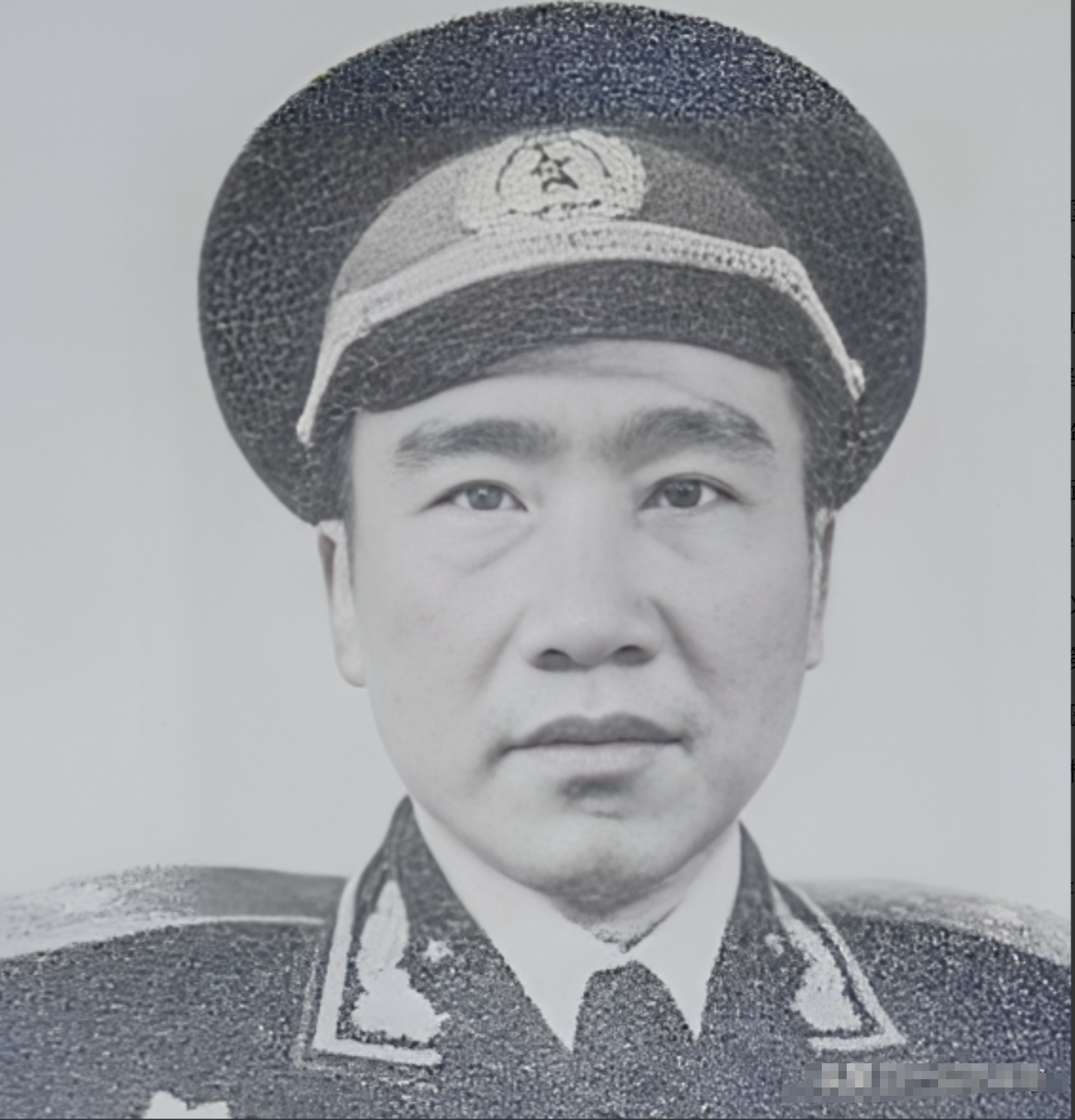 1955 在举行授衔仪式之际，他竟猛地一把扯下肩章，而后扬长离去，紧接着便立下了