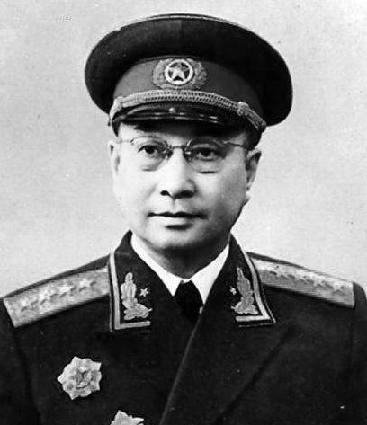 1952年，彭德怀访问苏联期间，他想看人家的原子弹，却被苏方一口回绝。正在彭总郁