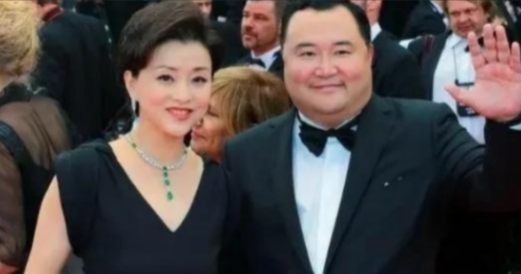 1994年，富豪吴征斥资500万买下一艘游艇，把有夫之妇杨澜邀到游艇大胆表白，杨