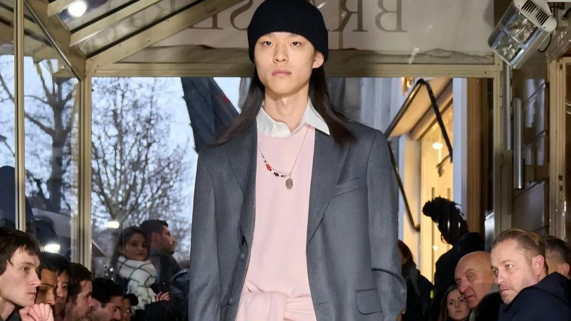 摆脱“甜妹”标签，粉色的多面人格