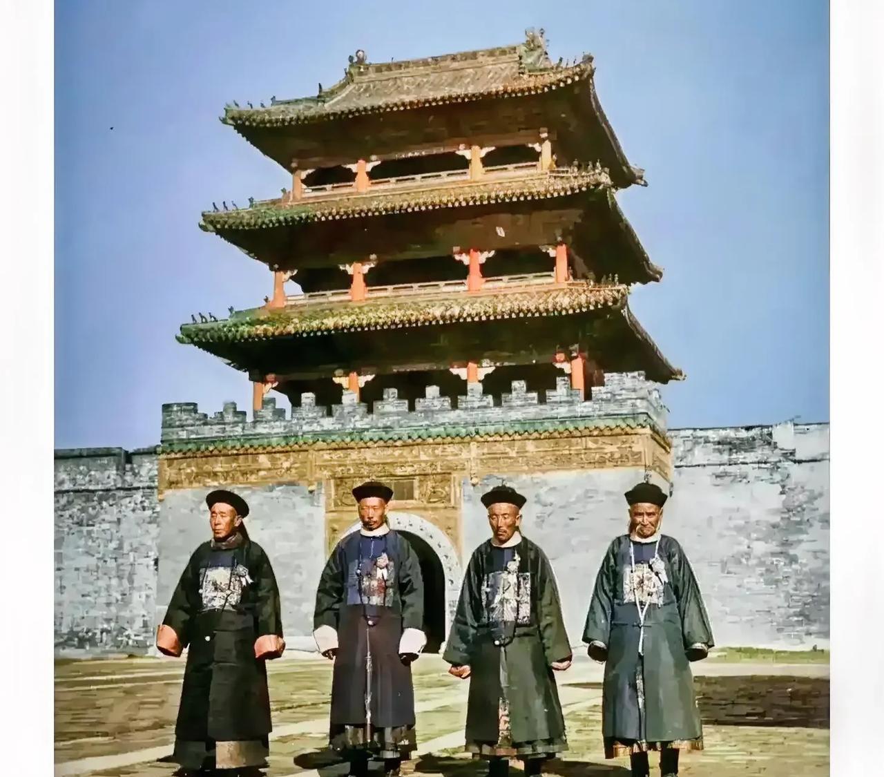 这才是清朝真实的官员，这不是演戏，也不是某电视剧中光鲜亮丽的演员，而是晚清时期盛