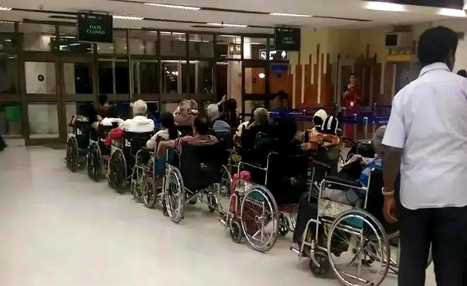 迪拜机场的印度人真奇怪











---











你们
