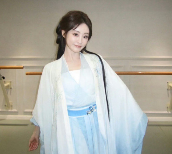 #祝绪丹当着侯佩岑的面说喜欢周杰伦#   
早就说过，去参加湖南卫视的综艺节目，