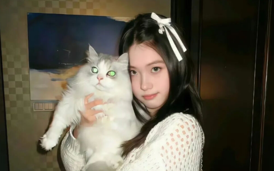 双胞胎狗毛过敏将青梅的狗关进笼子，老公把他们扔无人区，将我关厕所一个月不让救援，等我寻找时只剩骨头…