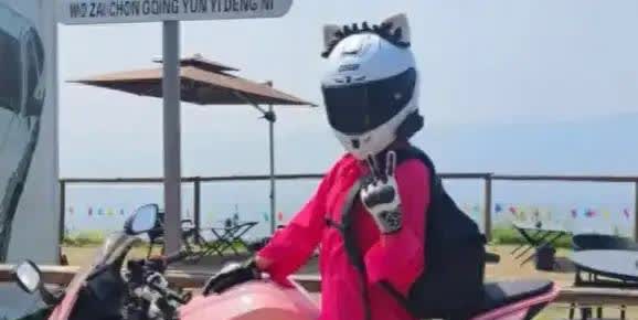 真相太意外！女骑手车祸“罗生门”，谁在说谎？??
这“小祝慢慢骑”车祸，看似简