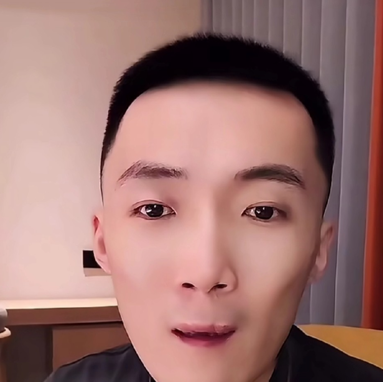 天佑在回应与李舒克关系，一开始顾及方丈，现在是舒克太难我帮帮！

       