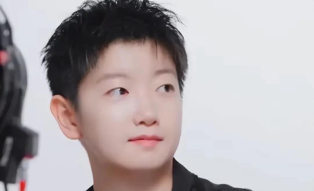 国乒最困难的时候是孙颖莎站出来的，而且当时主力是丁宁，我只相信国乒教练组的眼光，