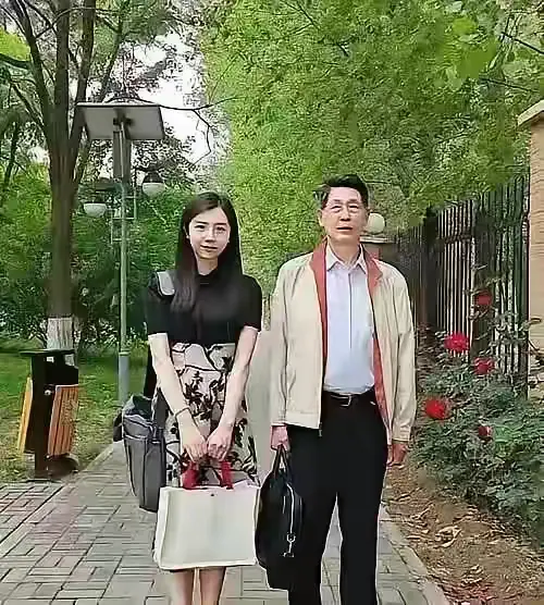 一个不图财，一个不图色，请问图啥？