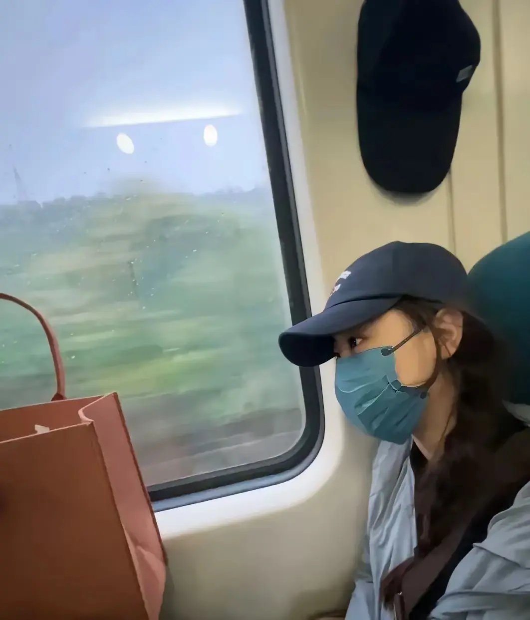 一个人坐了十六个小时的硬座，太牛逼了吧
