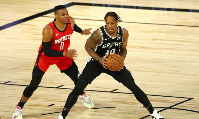 名记Shams谈到威少的去向，据说威少并不想到中国打球，他更想留在NBA,特别是