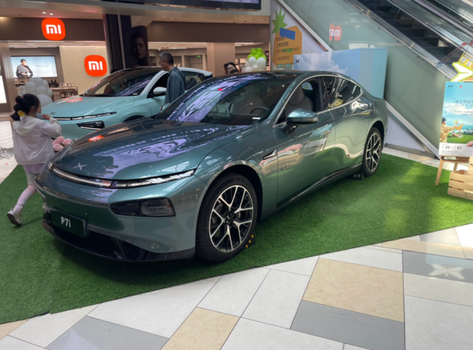 看了新势力很多电车，后排几乎都是纯平地板，怎么小鹏还有隆起的地台呢