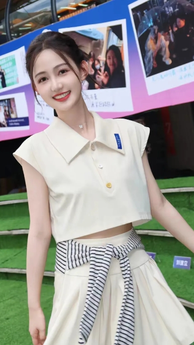马萱，1998年出生，毕业于中国传媒大学，是湖南卫视和芒果TV双平台主持人。她形
