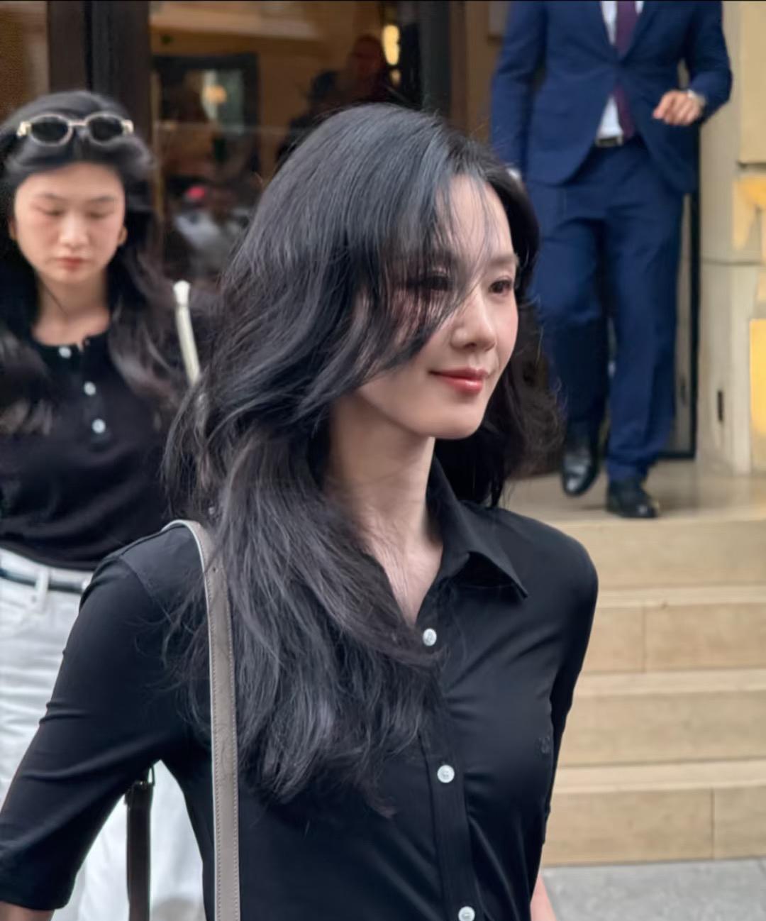 巴黎街头的刘诗诗、这个侧脸好美～