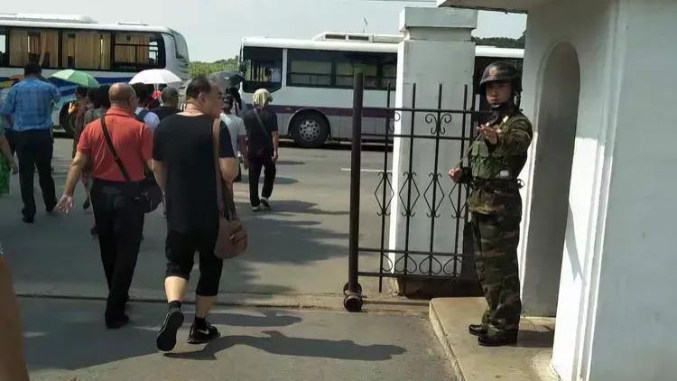 游客偷拍致朝鲜导游入狱！亲身经历者泣诉：我的无心之举毁了她一生！