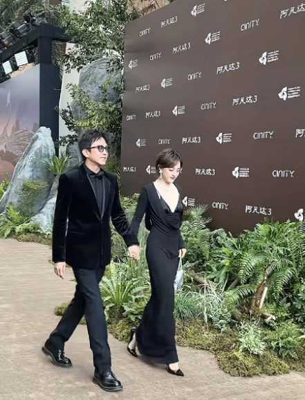 邓超孙俪这夫妻俩特别正   时而光芒四射，平时小日子过得红红火火，岁月静好。娱乐