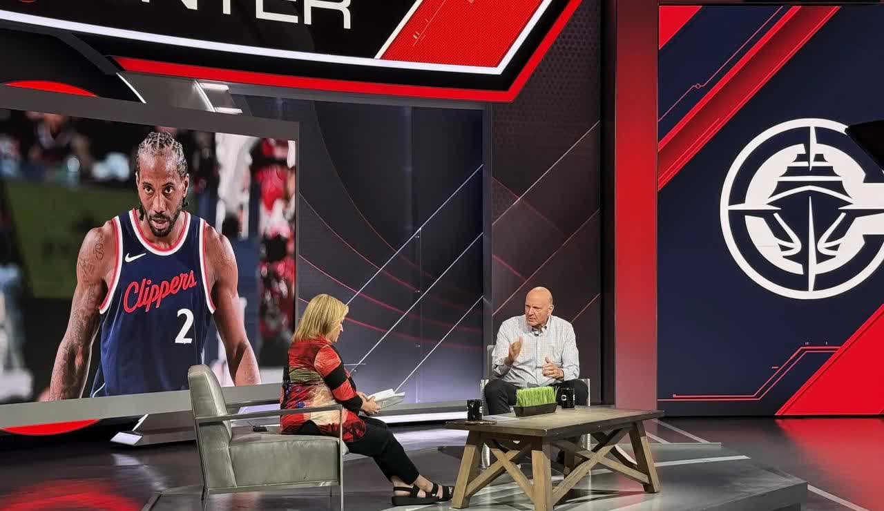 鲍尔默委屈啊

快船老板鲍尔默今日在接受ESPN采访时谈到了伦纳德深陷阴阳合