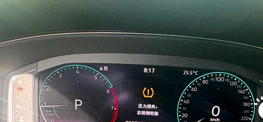 这是咋么了？
是没有气了，还是扎东西了
只会开车不会看问题的新手！