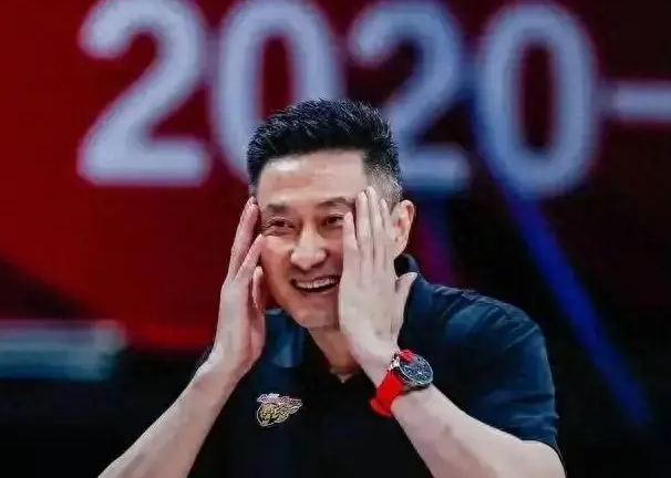 杜锋很有野心，目标当然是一年实现三冠！