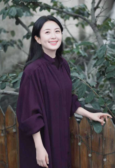 谁懂！杨童舒打破演员上综艺的刻板印象，综艺小白竟自带综艺感，玩游戏的小“耍赖”超