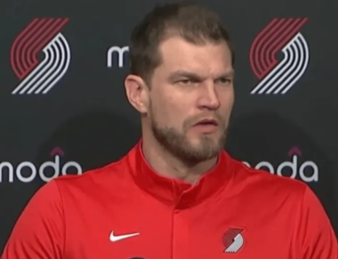 NBA常规赛，开拓者114-123不敌尼克斯。赛后，开拓者主帅斯普利特接受了采访