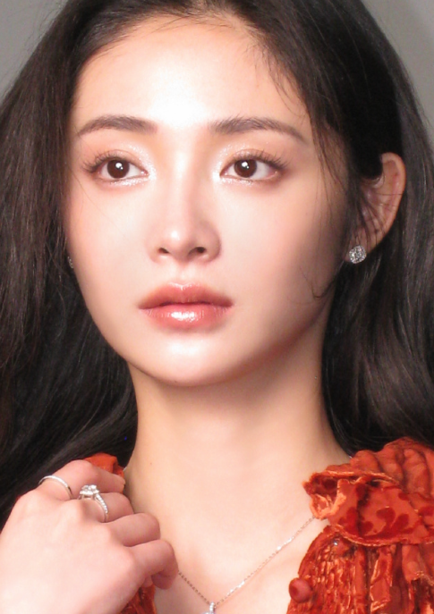 周洁琼的超氛围感穿搭，这妆造是不是超nice的，喜欢吗？