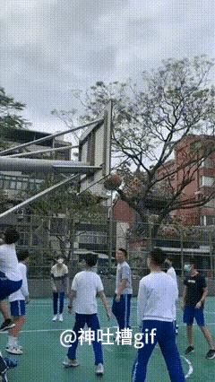 偶然间翻到疫情期间被封控在学校的短视频，心中可谓是五味杂陈……那时学校的食品供应