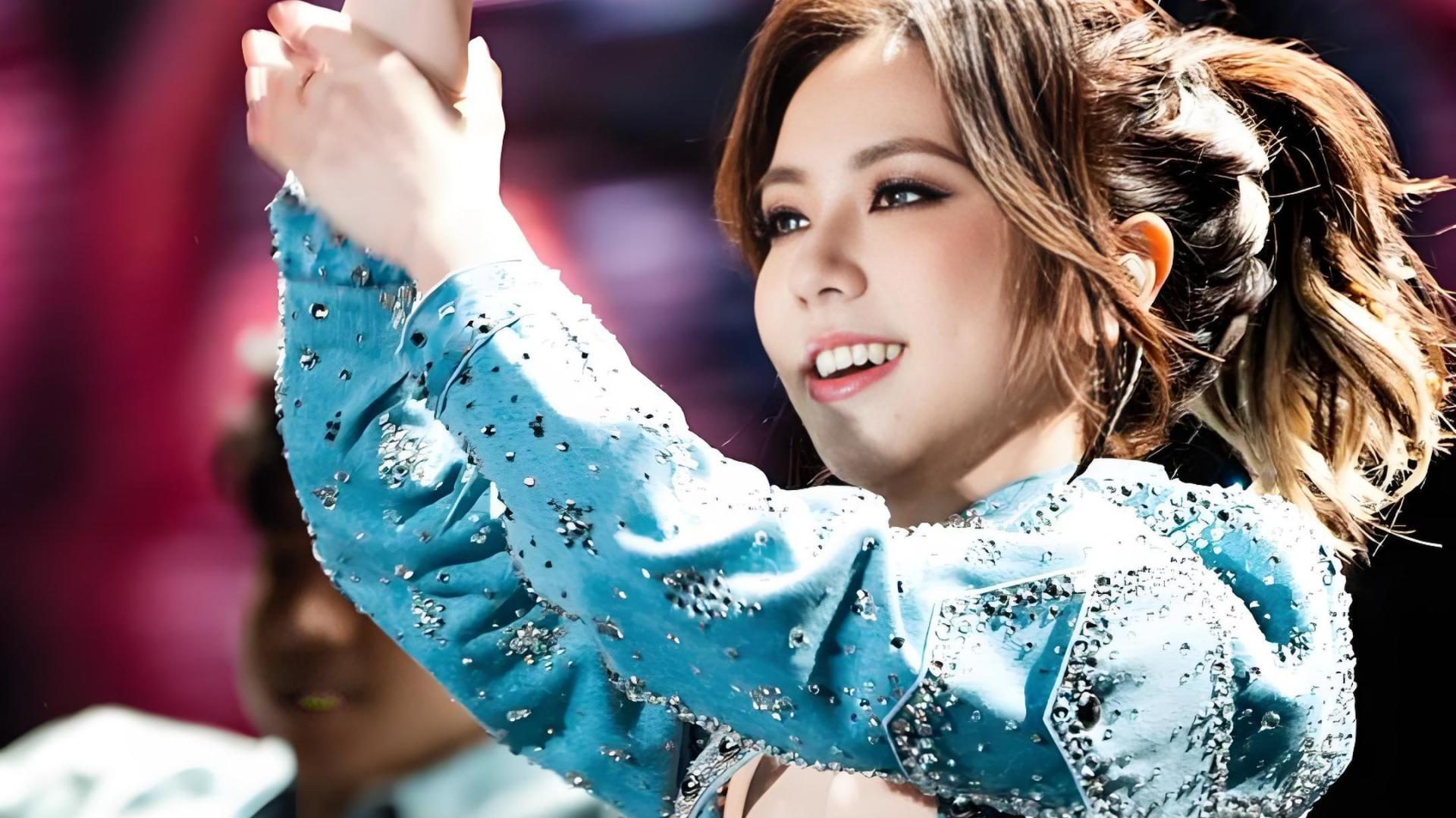 邓紫棋：首位体育场十二连开的女歌手，实力铸就乐坛传奇