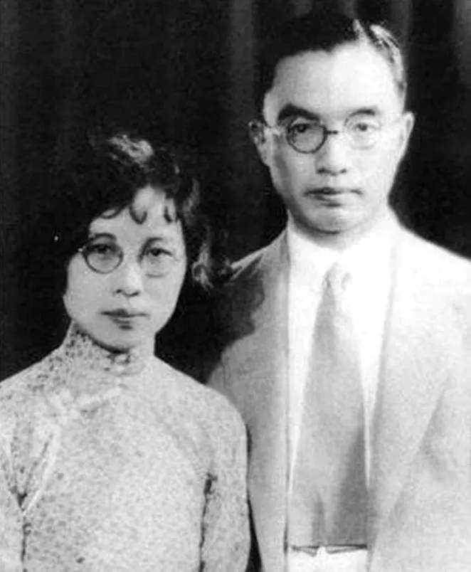 1929年，前妻去世不久，朱自清就对齐白石的弟子陈竹隐一见钟情，陈竹隐不愿意给他
