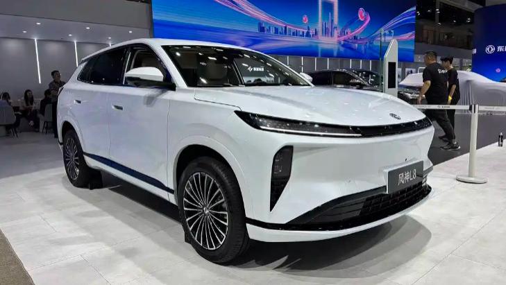 11万的“小理想”！配齐冰箱彩电大沙发，油耗5.3L，用车成本低？