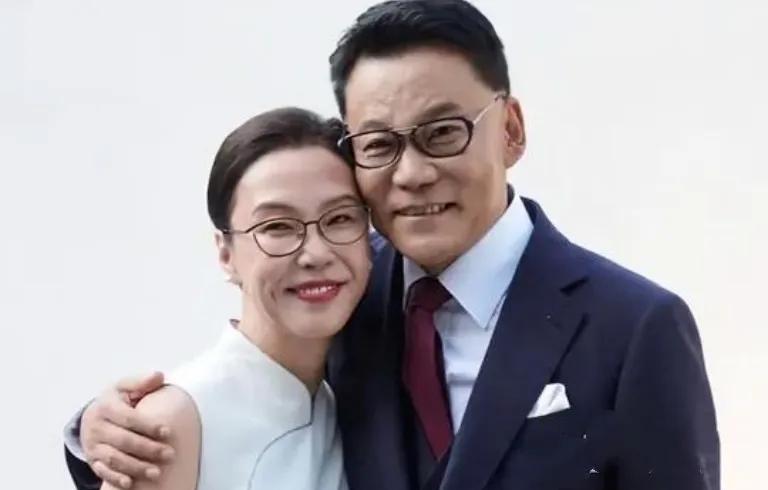 从李国庆与张丹红结婚可以看出中年人婚姻有以下特点和启示：
 李国庆与张丹红作为北