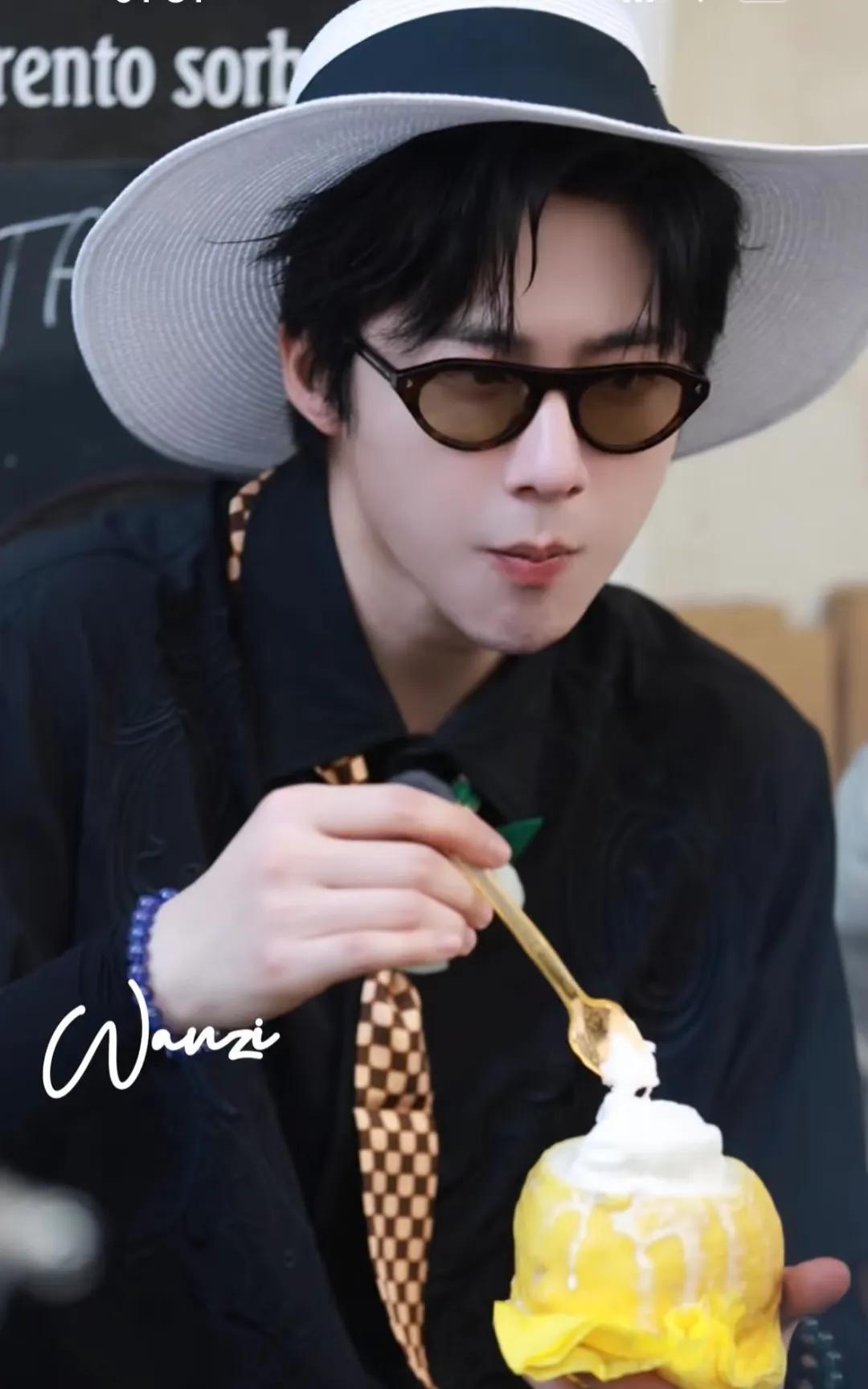 你会担心刘宇宁塌房吗？
今天朋友给我开了一个天大的玩笑。
她说你这么喜欢刘宇宁，