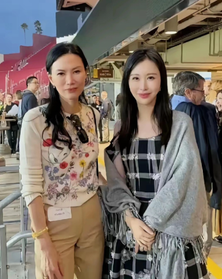 邓文迪田朴珺都是靠男人改变命运，一个手段高明，一个手段一般，套路都一样。