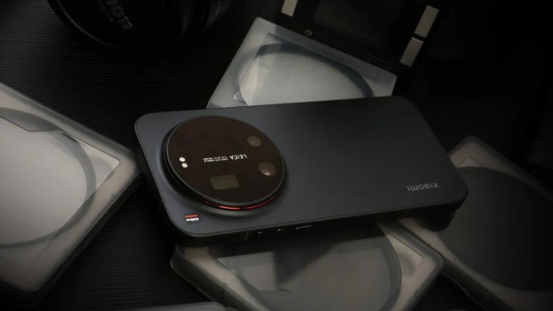 夜神执旗，众神让位｜且看小米17 Ultra如何开启影像“新封神时代”