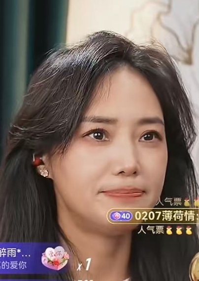 云朵这个人脑子就是缺根弦，自己明明是一个争议人物，还要硬着头皮直播，这下又丢大人