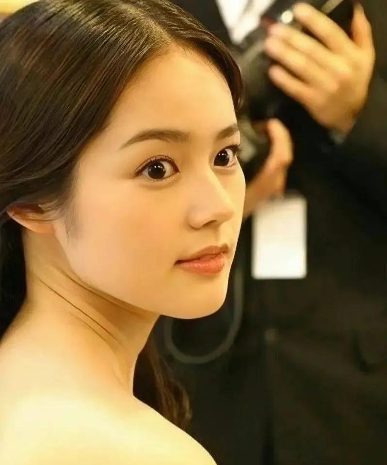 韩国版童年女神韩佳人，鼻子也是整容模板了。#韩剧女星#