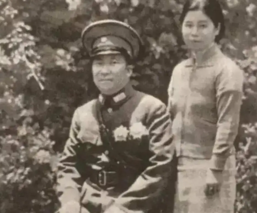1947年的一天，绝食已久的杨虎城妻子遭到特务的残酷折磨，他们脱下她的裤子后用针